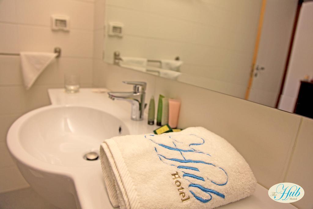 The Hub Hotel New England Room photo