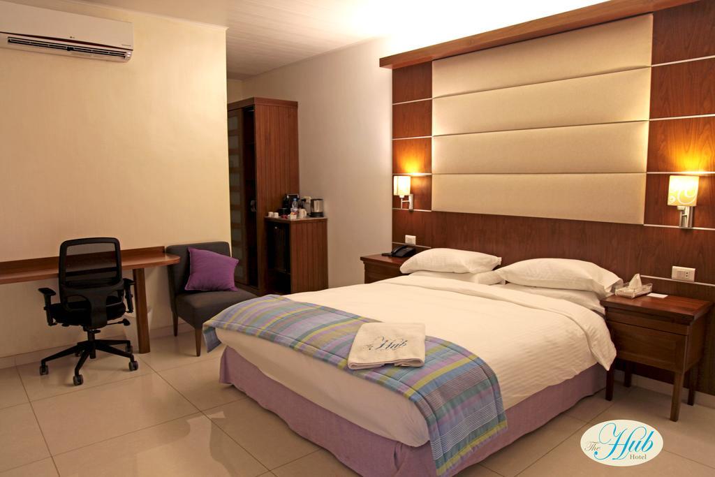 The Hub Hotel New England Room photo